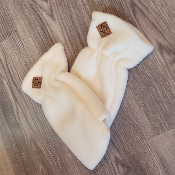 Merkley l made in canada l mittens l cream colour l like new l new condition - Picture 6 of 7